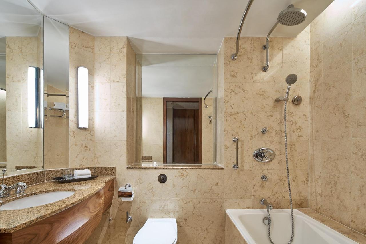 Chambre Lit King-Size avec Terrasse - Accès au Salon Exécutif