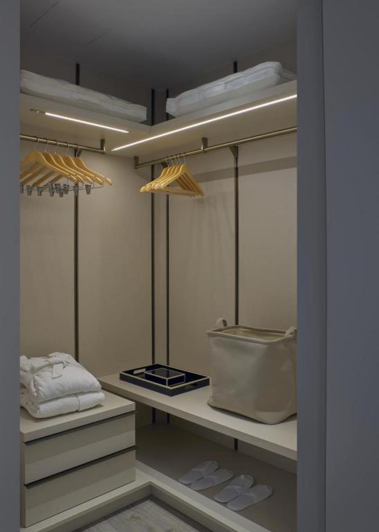 Studio Executive Suite,1212613939:JPEG
