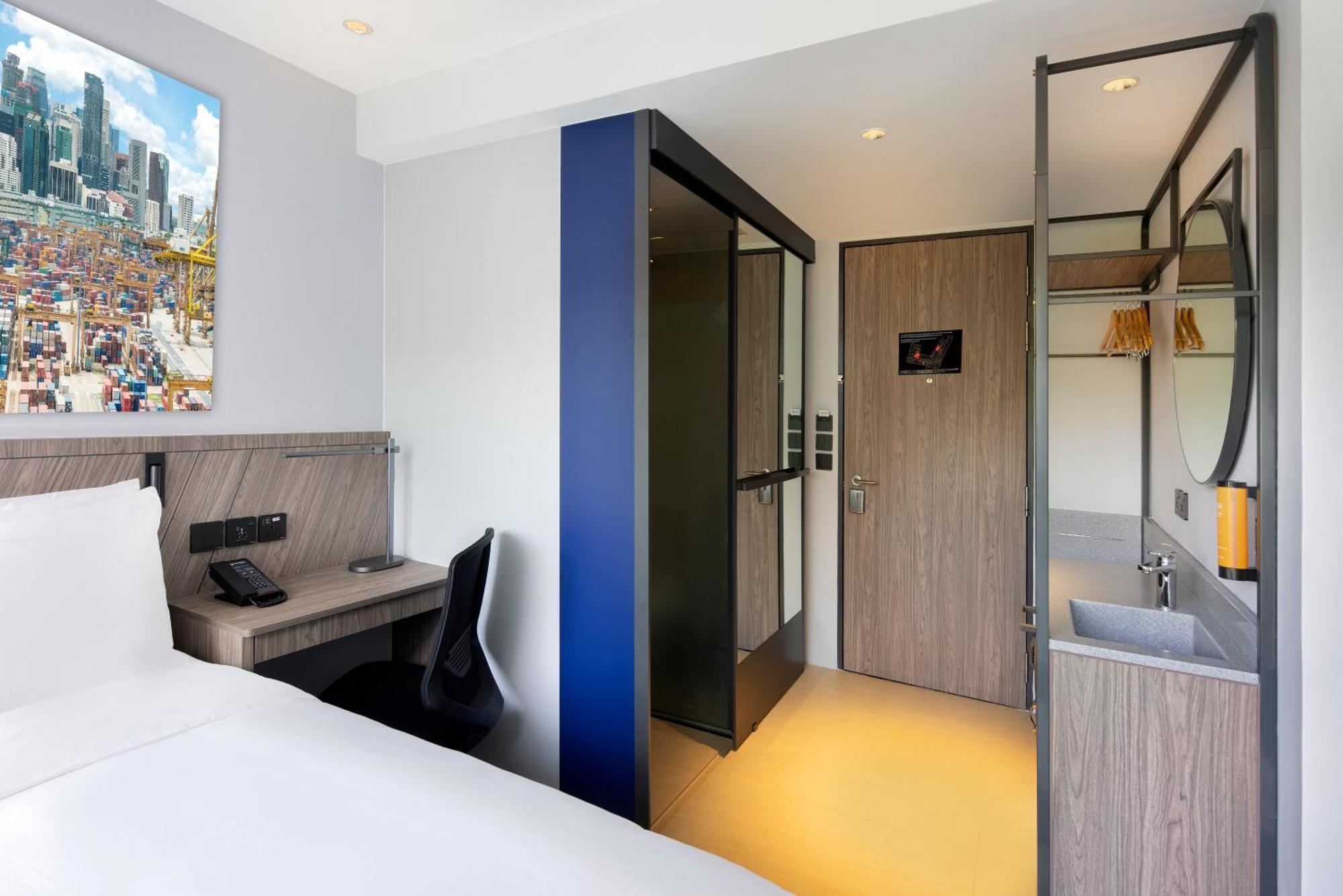 Deluxe Queen Room