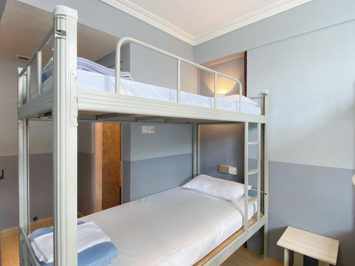 Standard 6-Bed Room