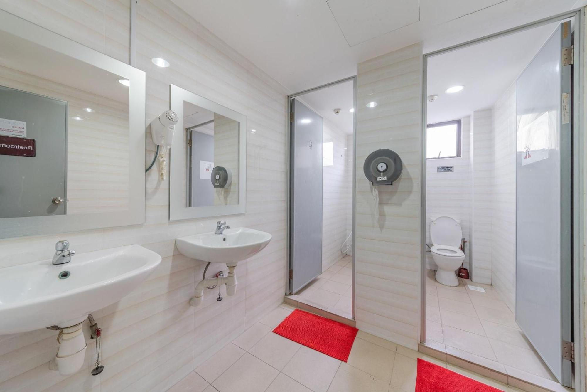 Single Room with Common Bathroom