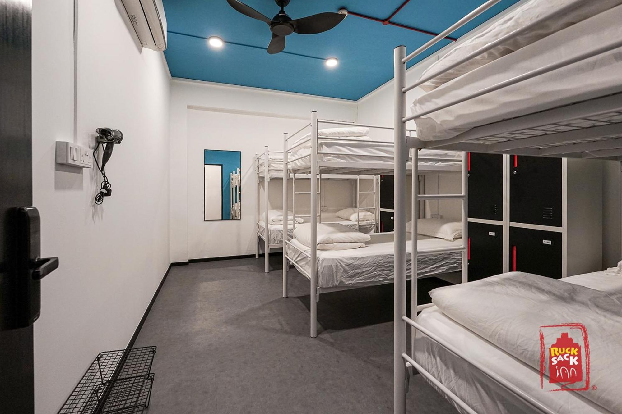 Cama de Solteiro em Dormitório com 6 Camas