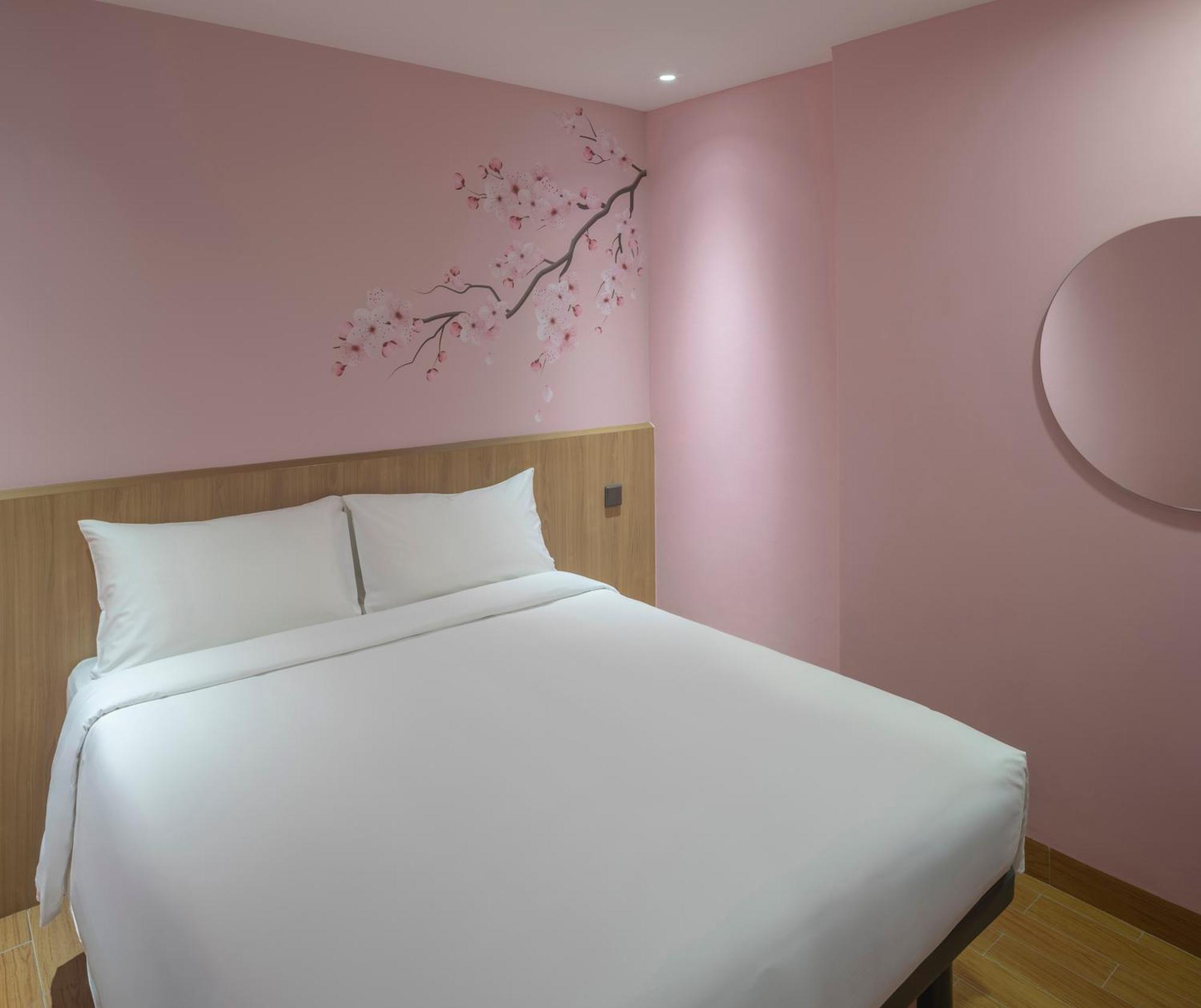 Deluxe Queen Room,1706796990:JPEG