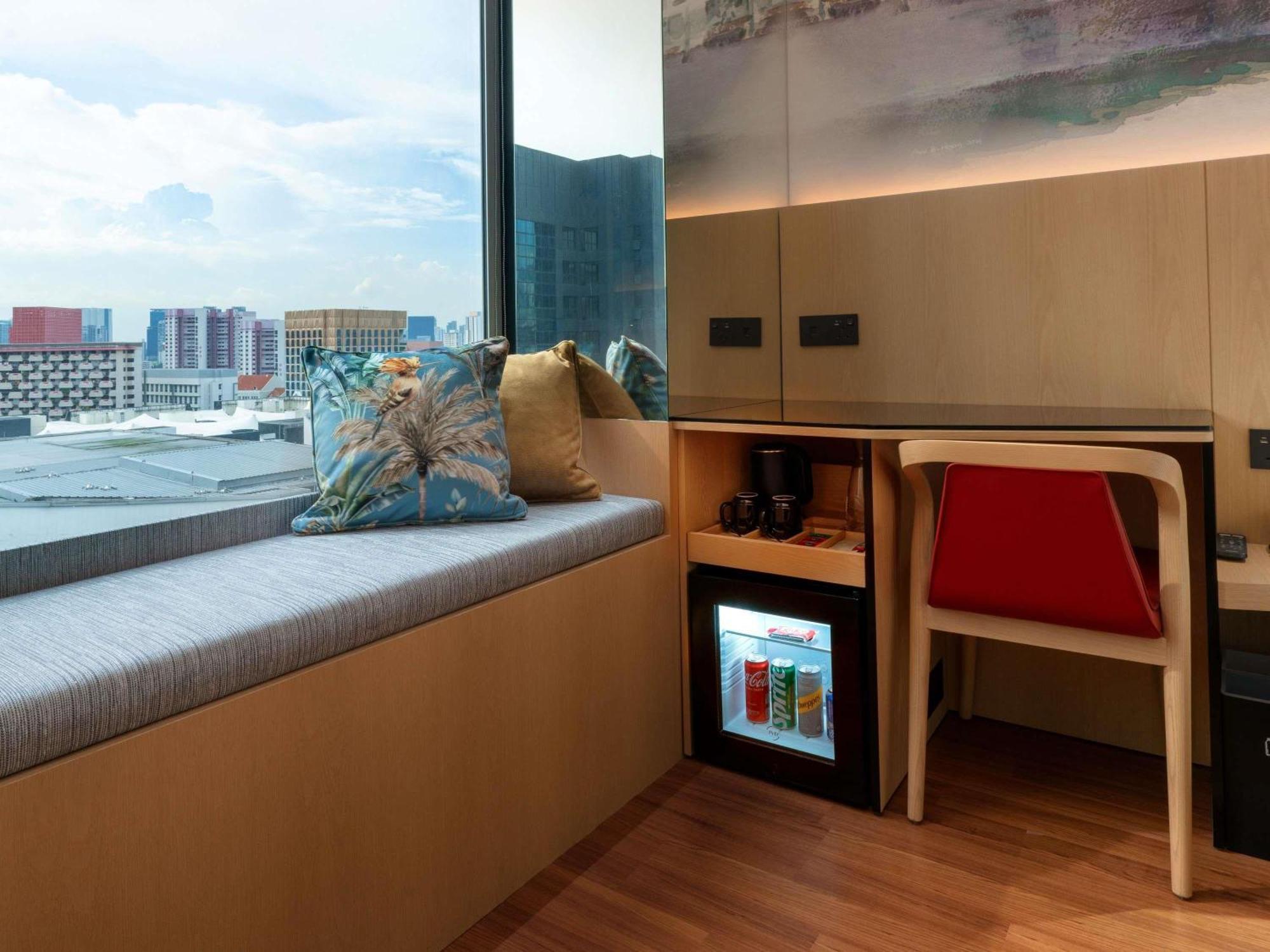 Deluxe Queen Room, 1 Queen Bed, High Floor, Free Minibar