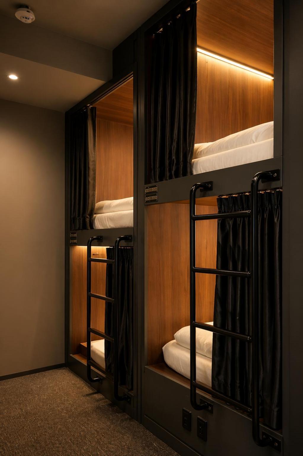 1 Single Pod 12 Pods Mixed Room