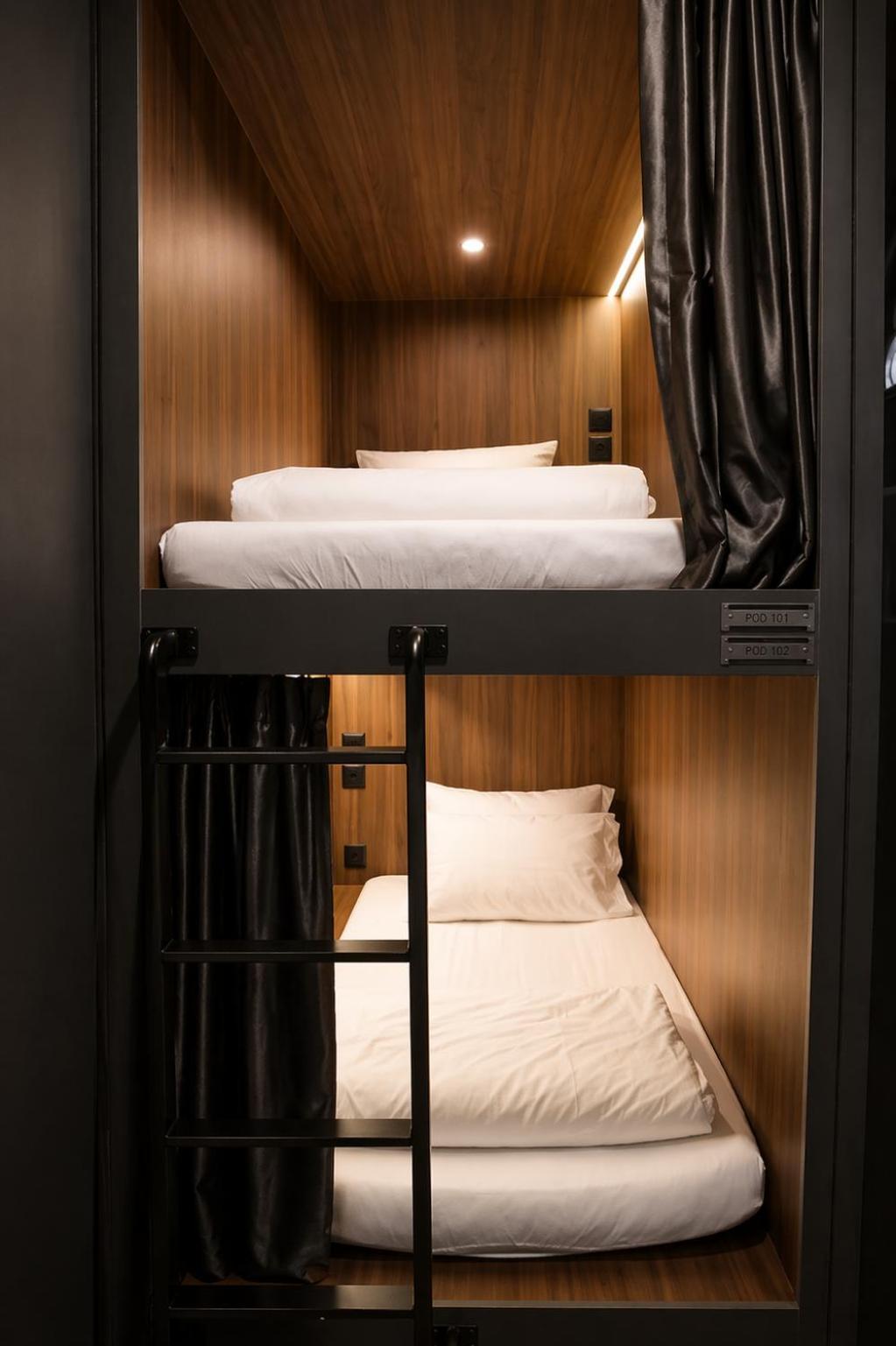 1 Single Pod 12 Pods Mixed Room