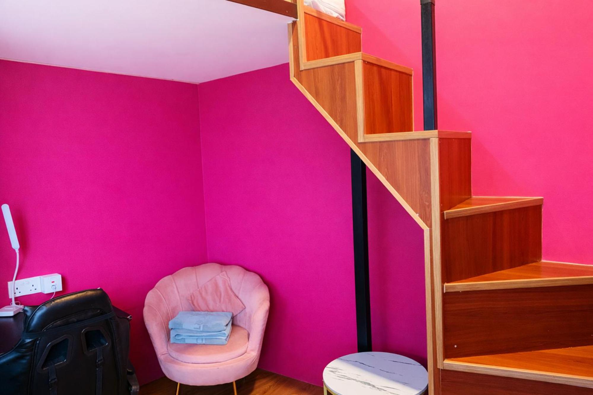 Superior, Window, Shared Bathroom