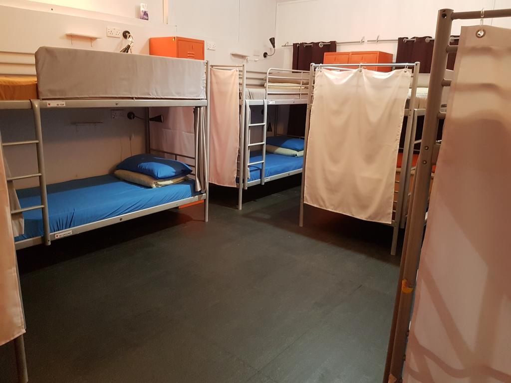 Lit Simple dans Dortoir Mixte de 12 Lits