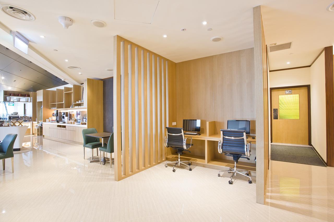Nap Room and Lounge Use + Free meals (Common Shower & Toilet) Check-in 2PM & Check-out 12PM