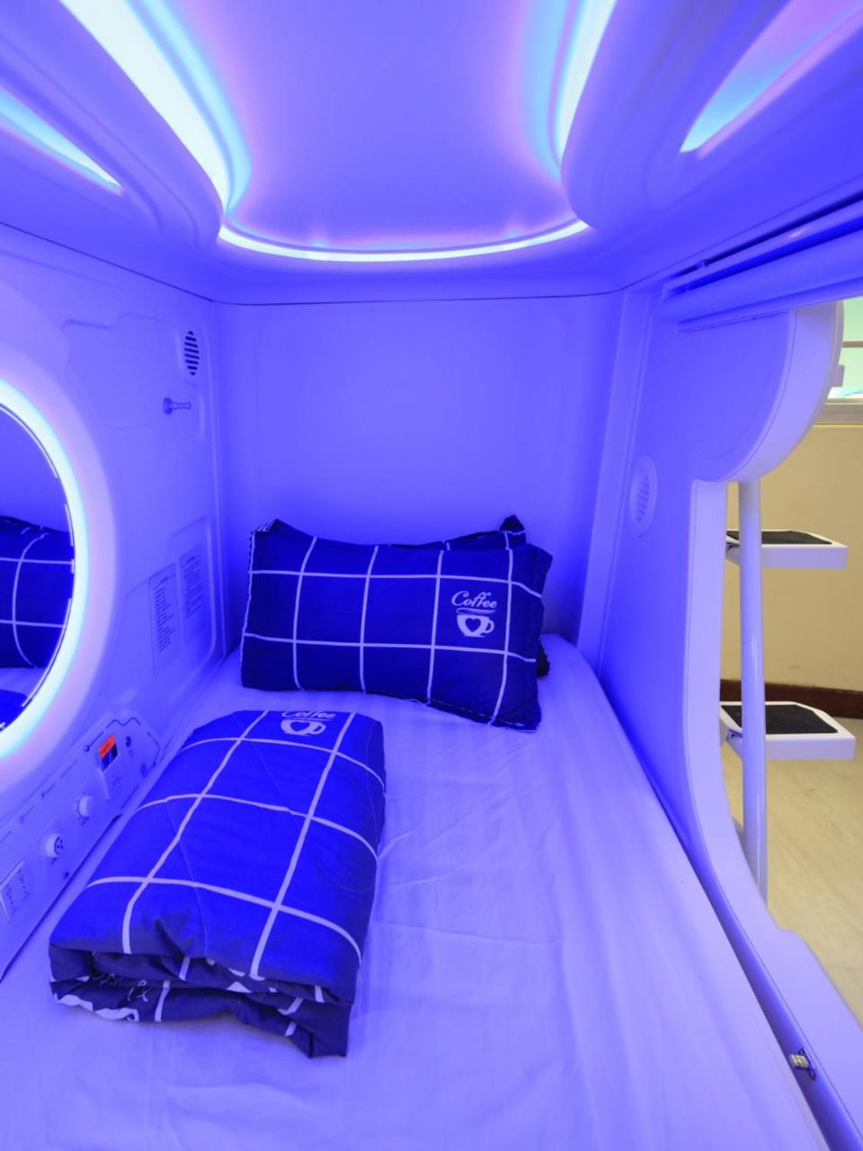 Single Space Pod Mixed Dormitory