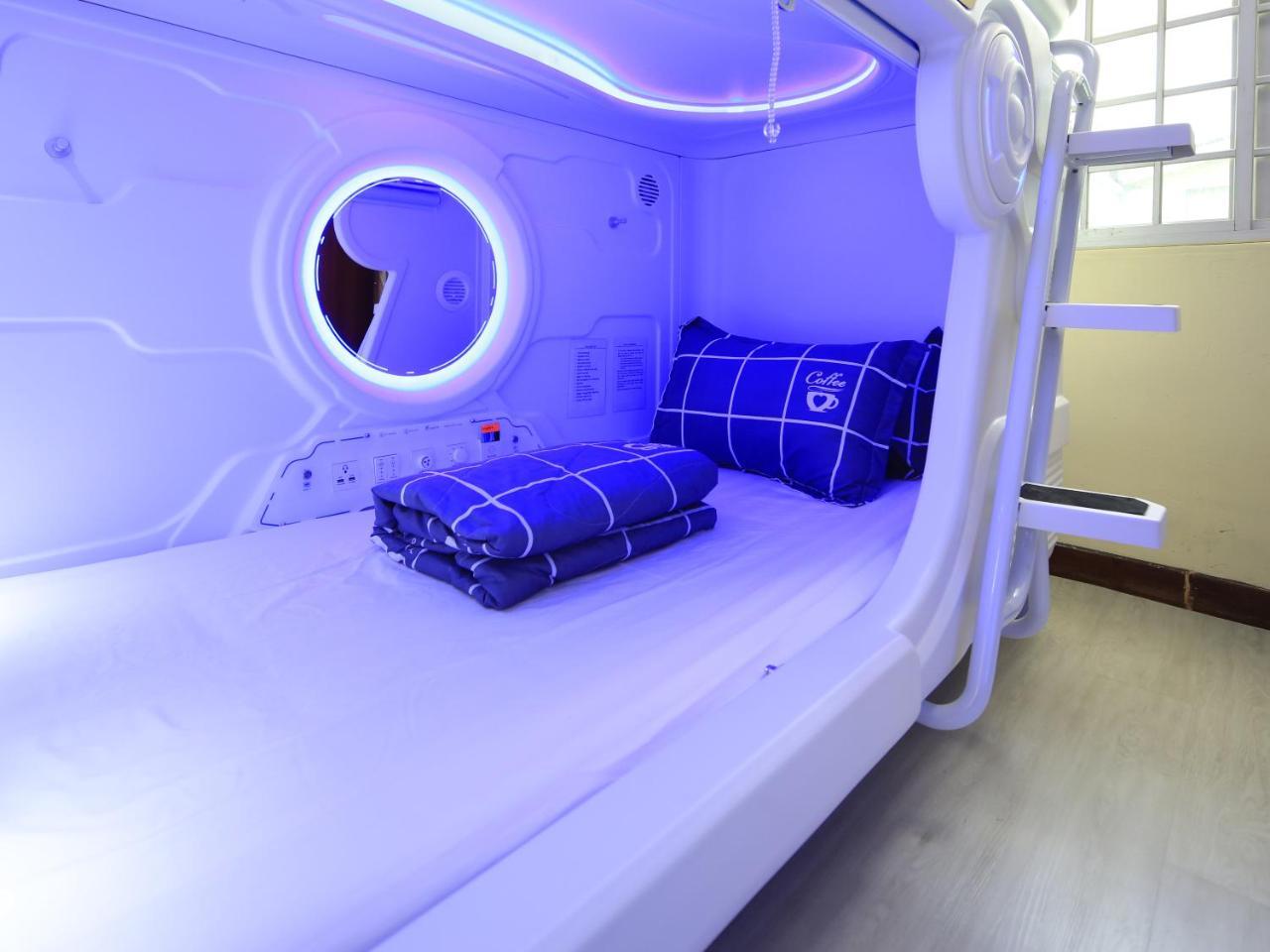Single Space Pod Mixed Dormitory