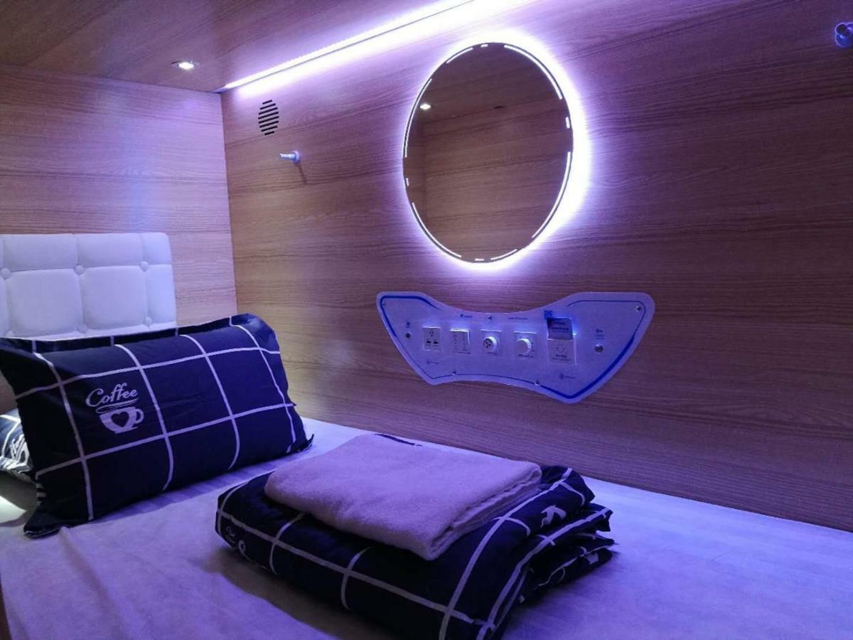 Single Capsule Pod Mixed Dormitory