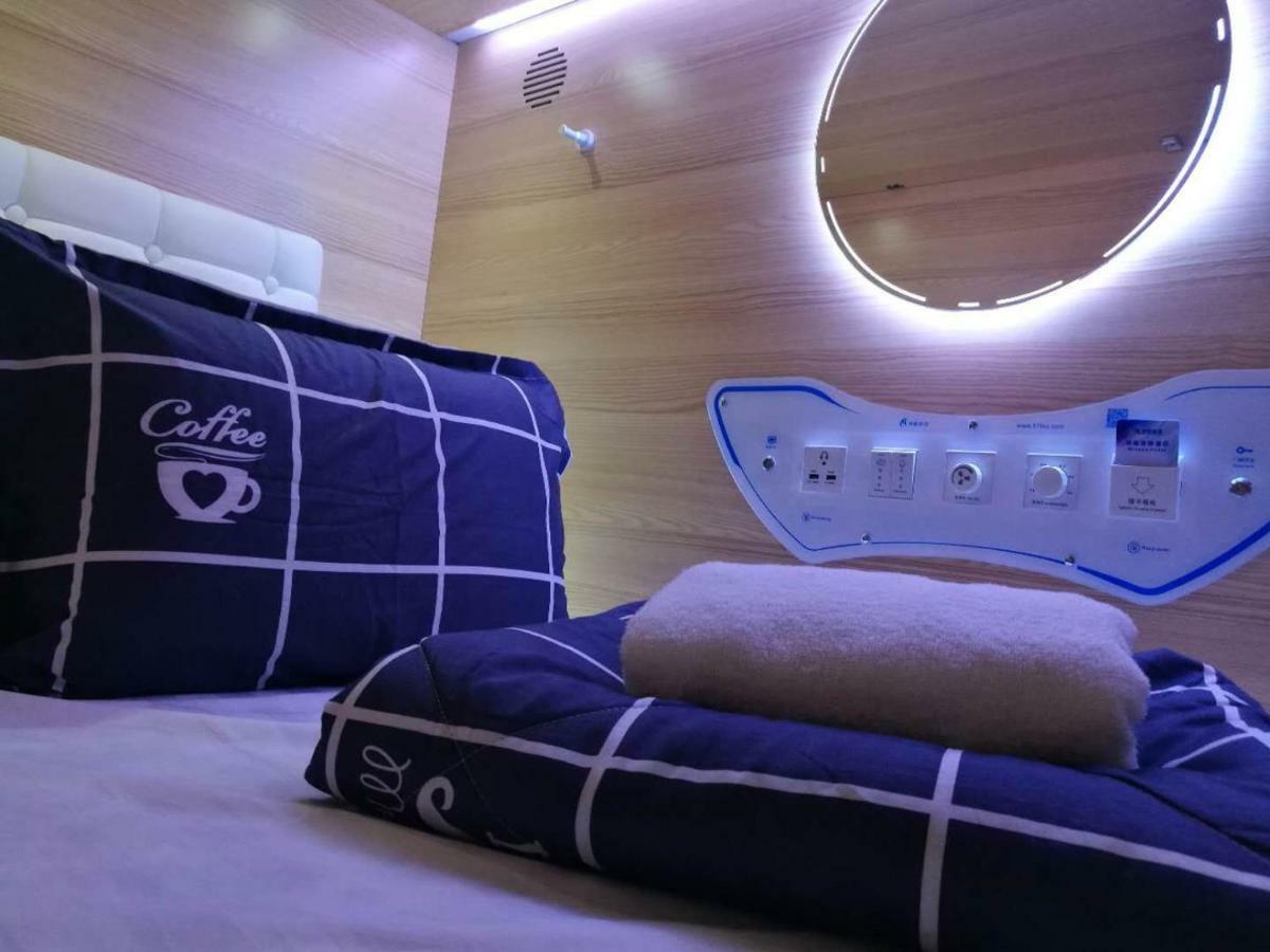 Single Capsule Pod Mixed Dormitory