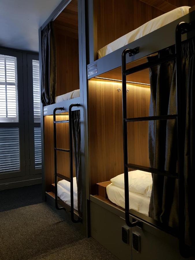 1 Single Pod 12 Pods Mixed Room
