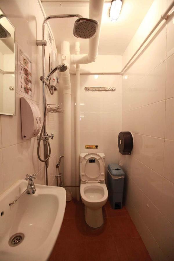 Cama em Dormitório Misto com 8 Camas - Sem Janelas