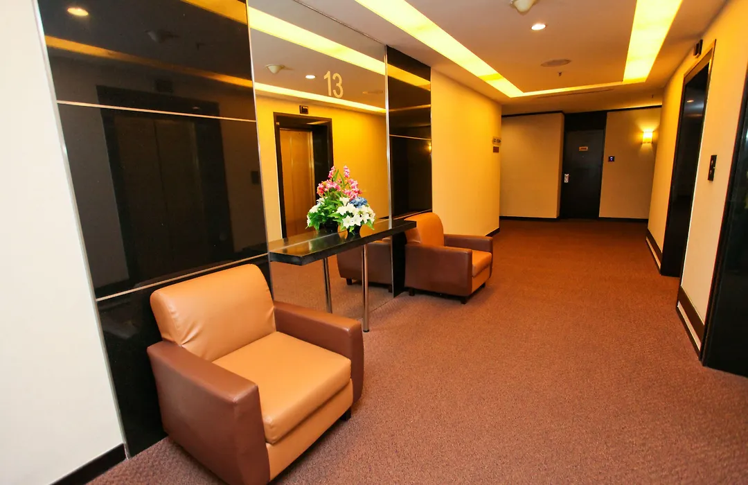 Hotel Royal Queens-1