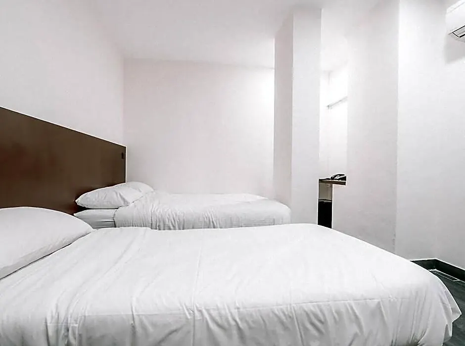 L Hotel At 51 Desker-1