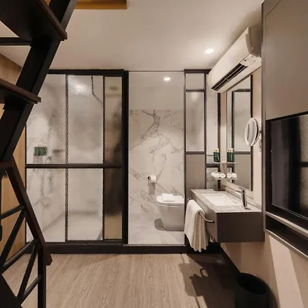 Claude Hotel-3