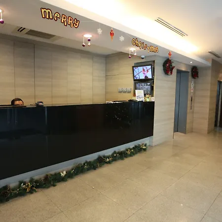 Hotel 81 Lucky-2