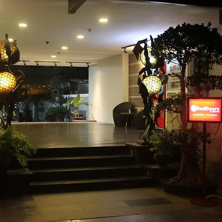Reddoorz @ Aljunied-3